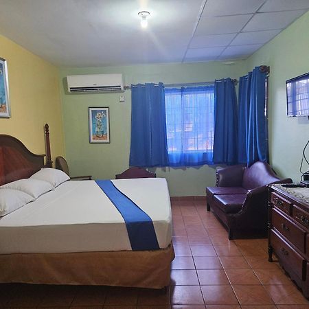 Palm Bay Guest House & Restaurant Montego Bay Exterior foto