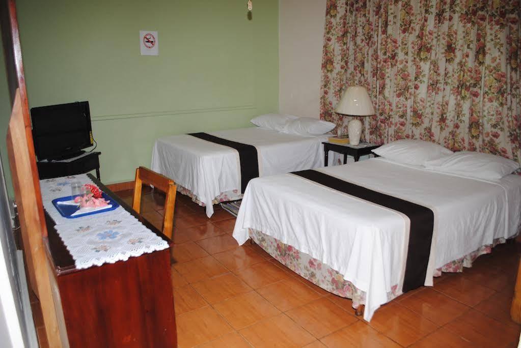 Palm Bay Guest House & Restaurant Montego Bay Exterior foto