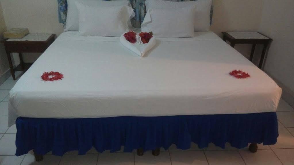 Palm Bay Guest House & Restaurant Montego Bay Exterior foto