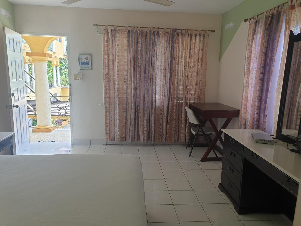 Palm Bay Guest House & Restaurant Montego Bay Exterior foto