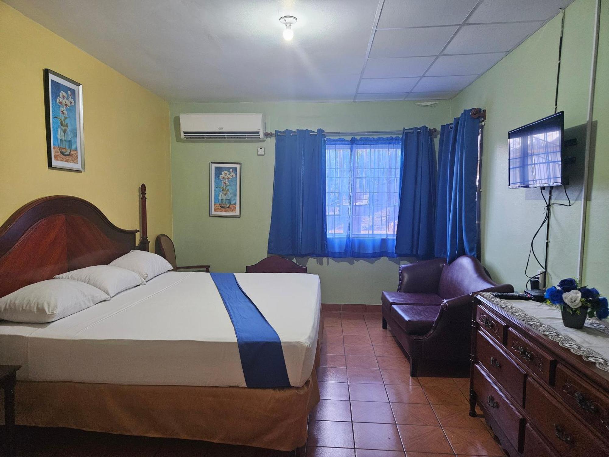 Palm Bay Guest House & Restaurant Montego Bay Exterior foto