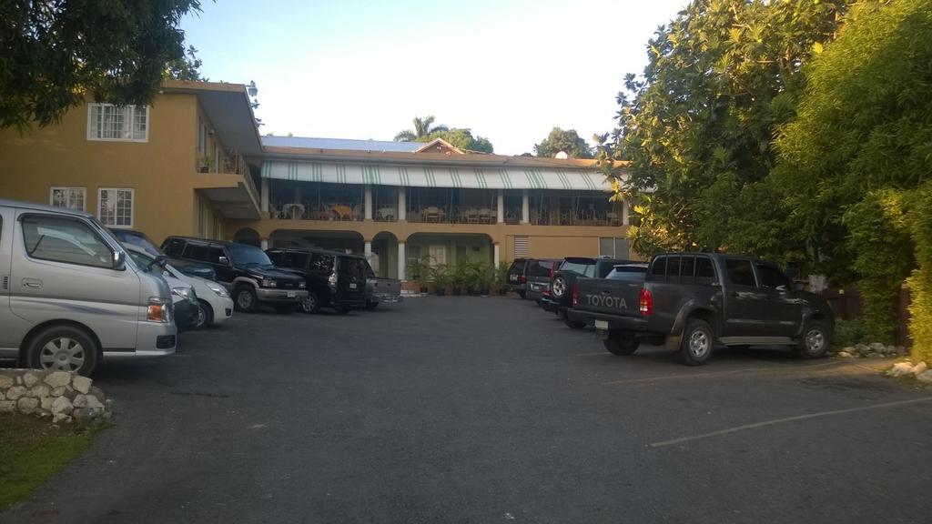 Palm Bay Guest House & Restaurant Montego Bay Exterior foto