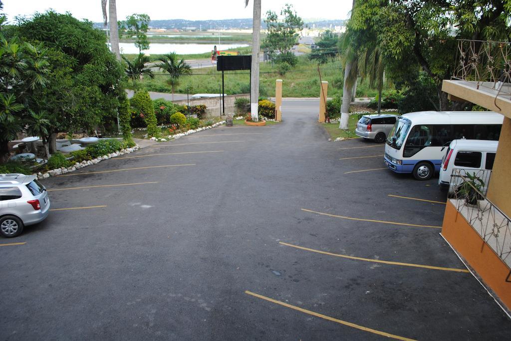 Palm Bay Guest House & Restaurant Montego Bay Exterior foto